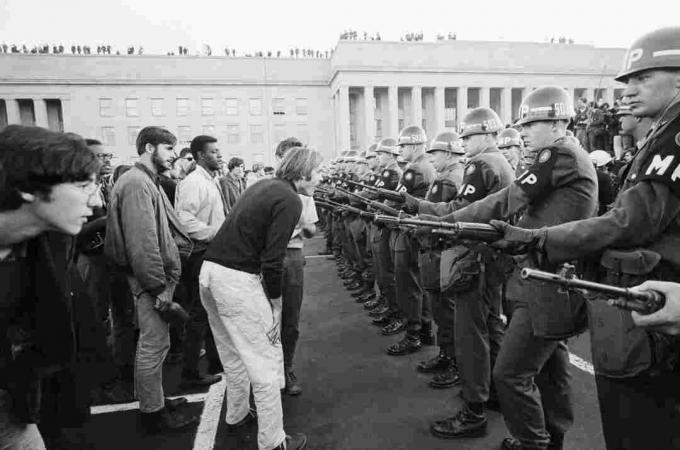 Fotografi av demonstranter vid Pentagon 1967