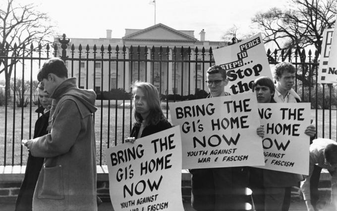 Demonstranter i Vita huset 1965