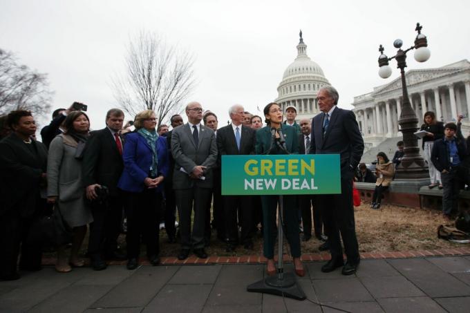 Demokratiska lagstiftare Rep. Alexandria Ocasio-Cortez And Sen. Ed Markey avslöjar deras gröna New Deal-upplösning