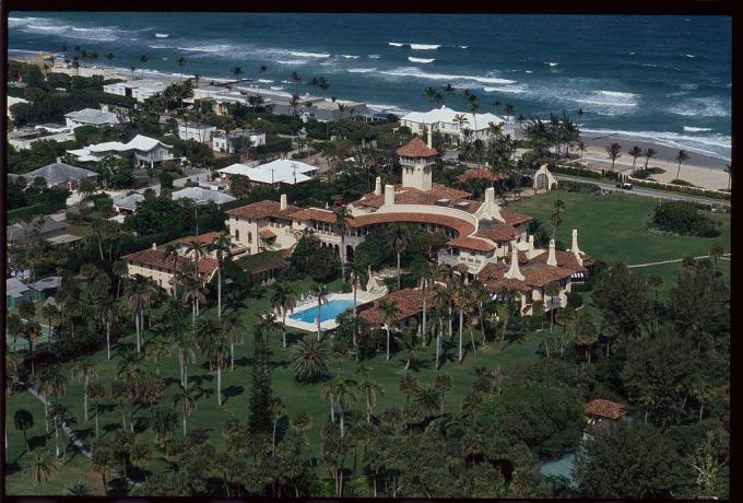 Mar-a-Lago Estate, som ägs av Donald Trump, ligger vid vattnet i Palm Beach, Florida. 
