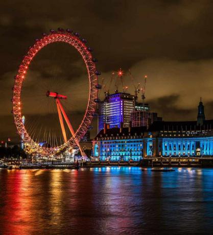 London Eye på natten lyser allt upp.