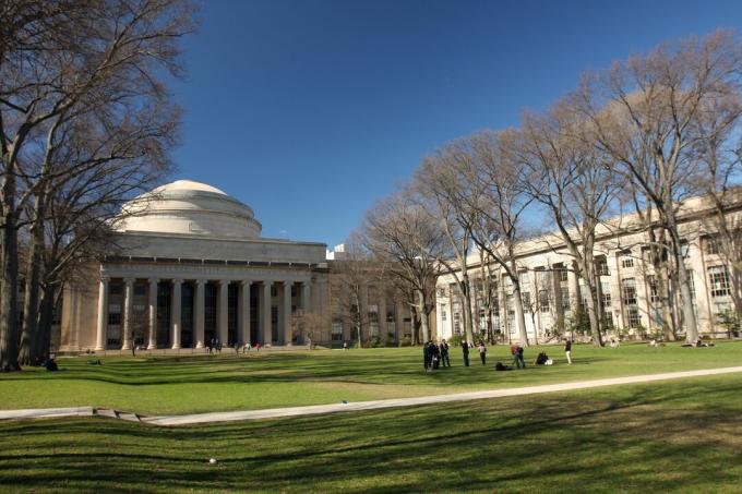 Killian Court och Great Dome på MIT
