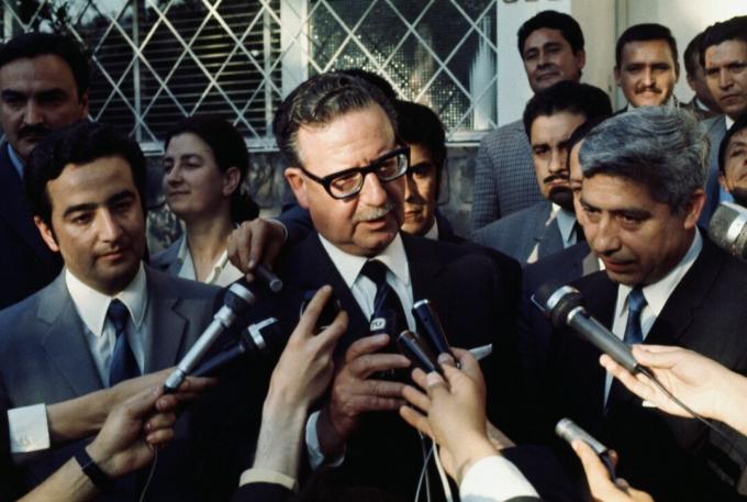 Dr. Salvador Allende firar seger