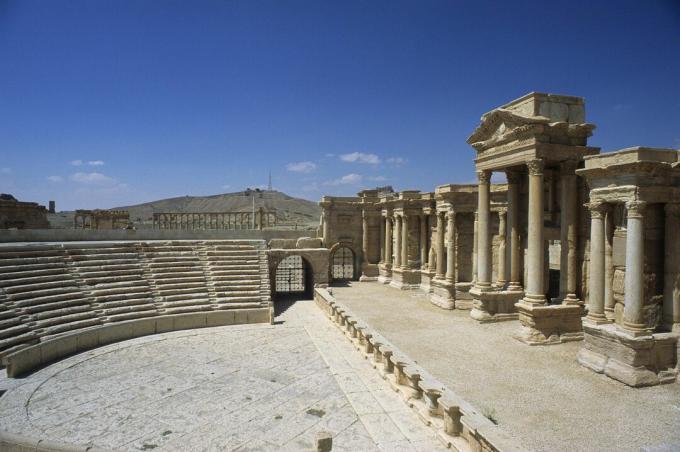 Restaurerad sten- och marmorutomhus utomhusteater i Palmyra, Syrien