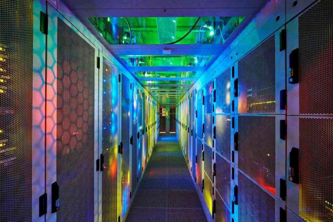 Serverrum med rack och utrustning