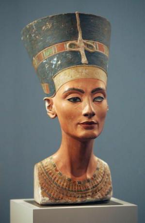 3.400 år gammal byst av den egyptiska drottningen Nefertiti.