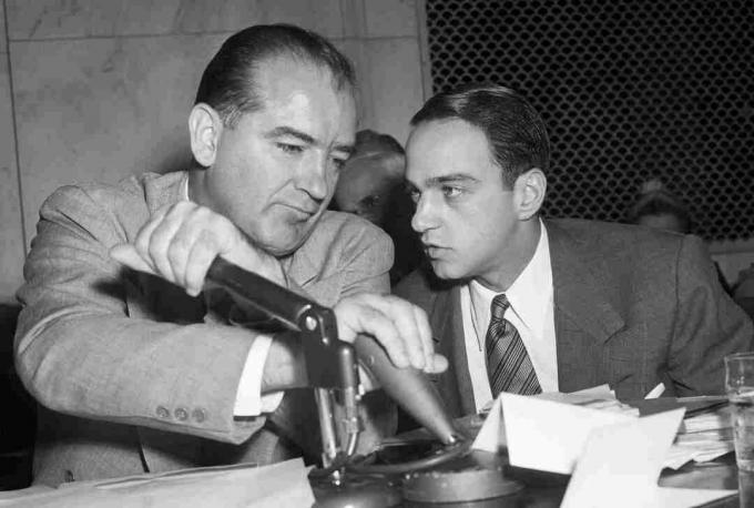 Fotografi av Joseph McCarthy och Roy Cohn