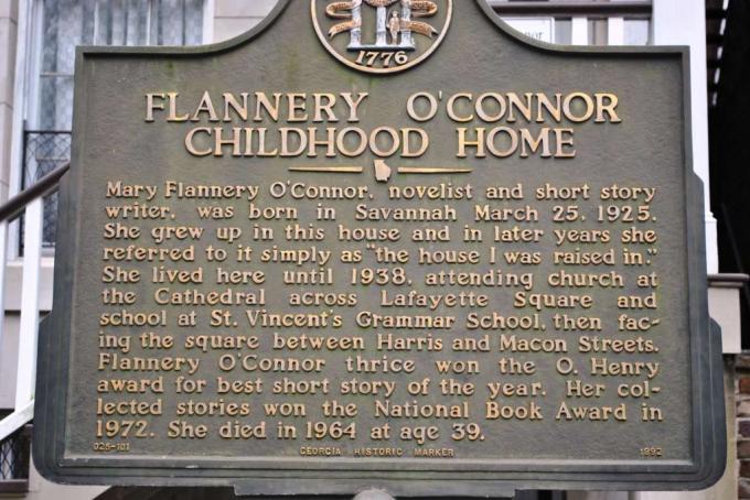 Plack på Flannery O'Connors barndomshem