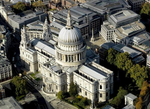 Ariel-foto av St Paul's Cathedral, London, Christopher Wren-designad kupol i korsens mitt