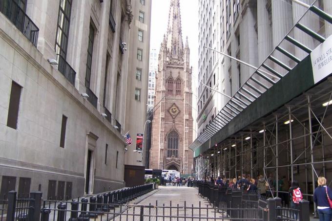 Från Wall Street i NYC med västerut till Trinity Church - säkerhet är en konst