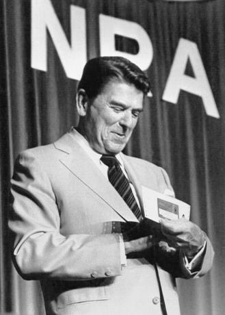 President Reagan fick sitt NRA-medlemskort