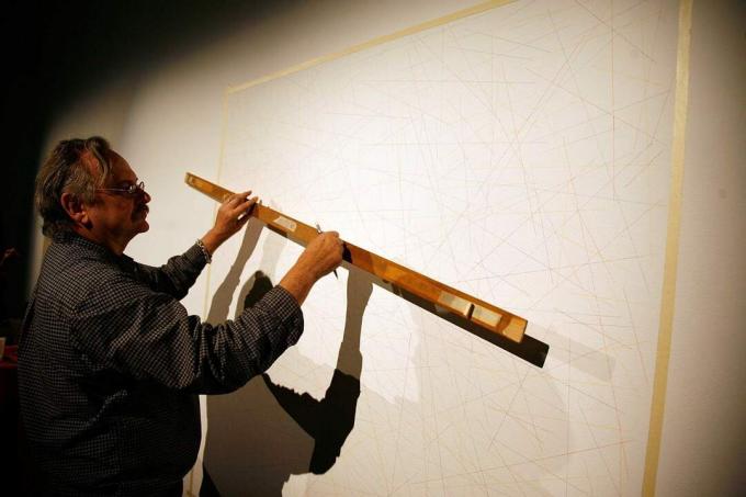 John Hogan skapar en Sol Lewitt-ritning