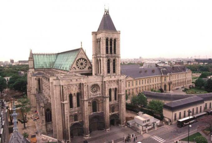 Basilique Saint-Denis eller kyrkan St. Denis, nära Paris, Frankrike