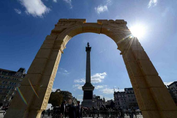 En kopia av triumfbågen vid Palmyra skapades 2016 i London i motsats till ISIL
