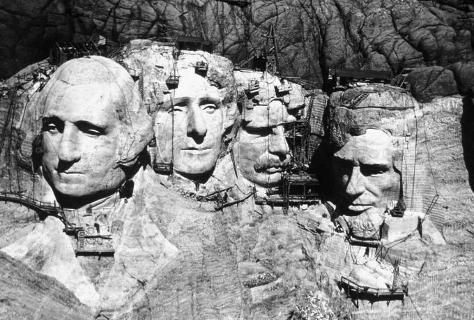 Mount Rushmore under konstruktion.