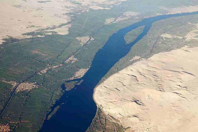 Flygfoto över Nile River nära Aswan