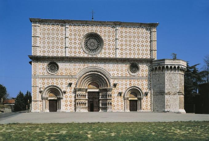 Basilikan Santa Maria di Collemaggio i L'Aquila, Italien.