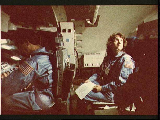 Space Shuttle Challenger Disaster STS-51L Pictures - Christa McAulffe i Shuttle Mission Simulator