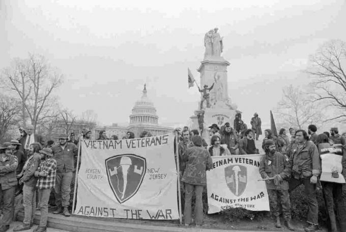 Fotografi av protest från Vietnamveteraner mot kriget