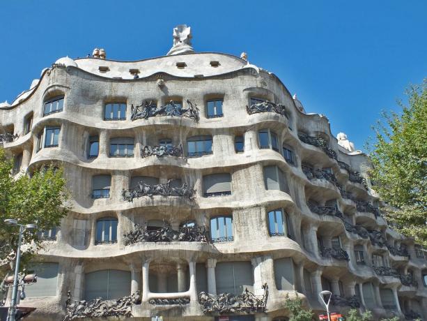 Curvy hyreshus i Barcelona, ​​Spanien, Casa Mila, av Antoni Gaudi