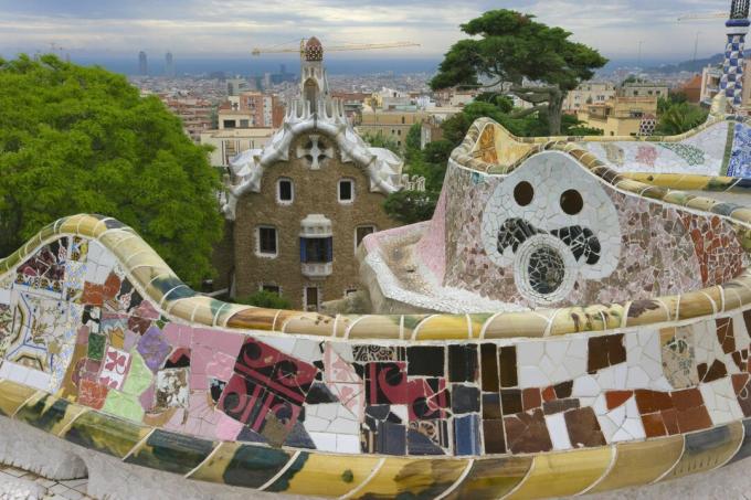 Parque Güell av Antoni Gaudí i Barcelona, ​​Spanien