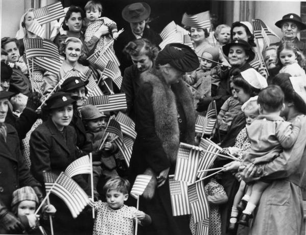 Eleanor Roosevelt besöker en förskolebarn för kvinnors frivilliga tjänster i Regents Park